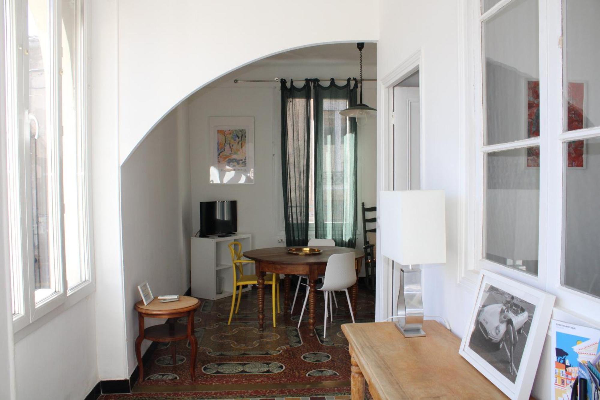 Superbe Appartement Avec Parking Sur Place Nimes Exterior photo